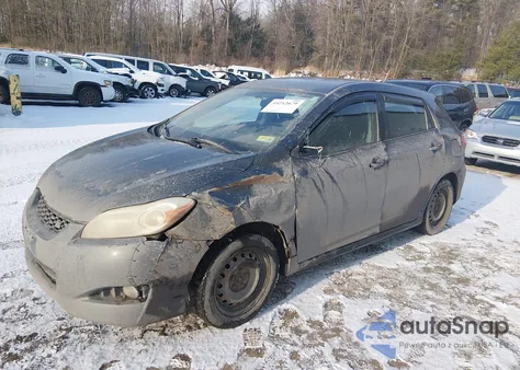 2010 Toyota Matrix S z USA, uszkodzony, nr VIN 2T1LE4EE6AC017046